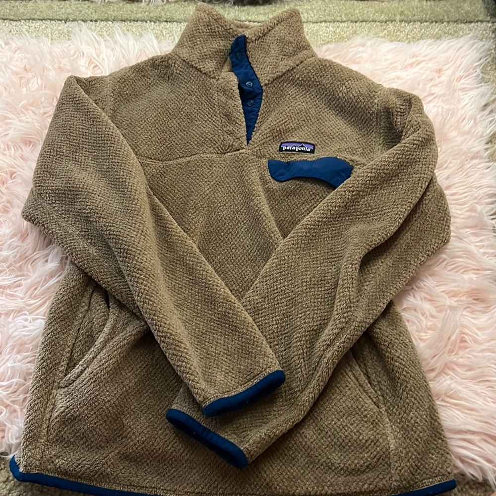 Gently used brown Patagonia pullover